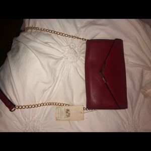 Small Burgundy purse w magnet clasp gold accents